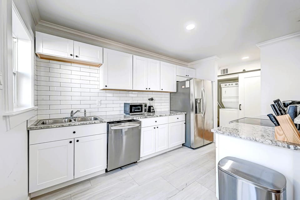 Large kitchen. New stainless appliances Spring 2022. 