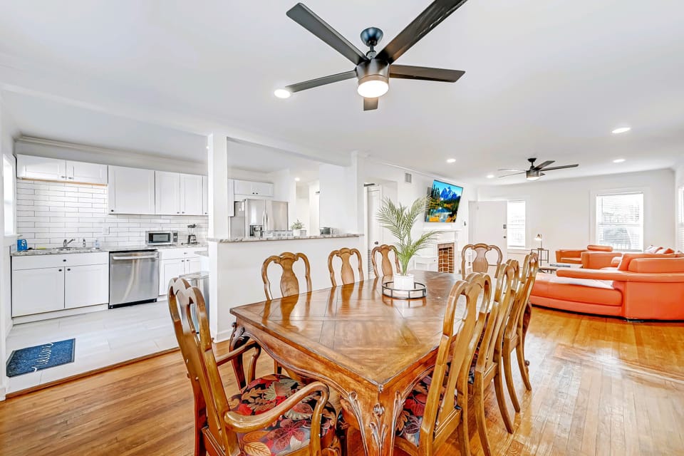 Large dining area. Dining area able to seat 8 people. Kitchen left, living right