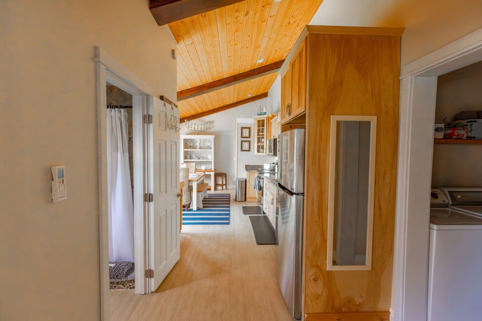 House, Private Bathroom, Ocean View (Beach Bungalow) | Interior
