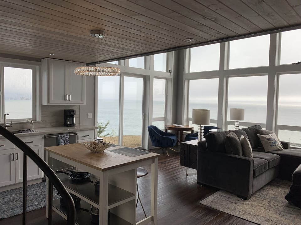 House, Private Bathroom, Ocean View (Lookout) | Interior