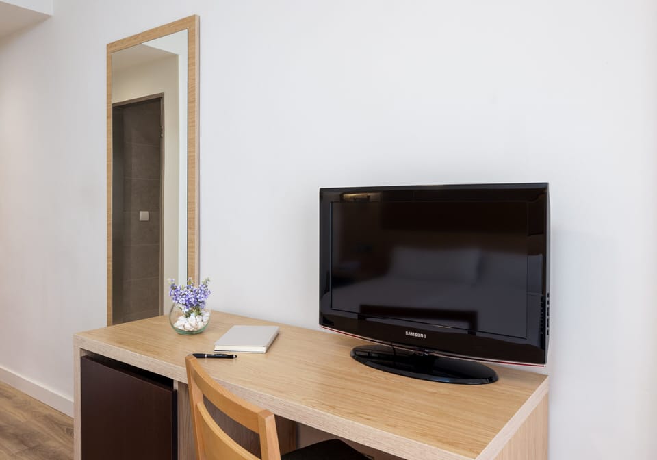 Double Room | Minibar, in-room safe, desk, soundproofing