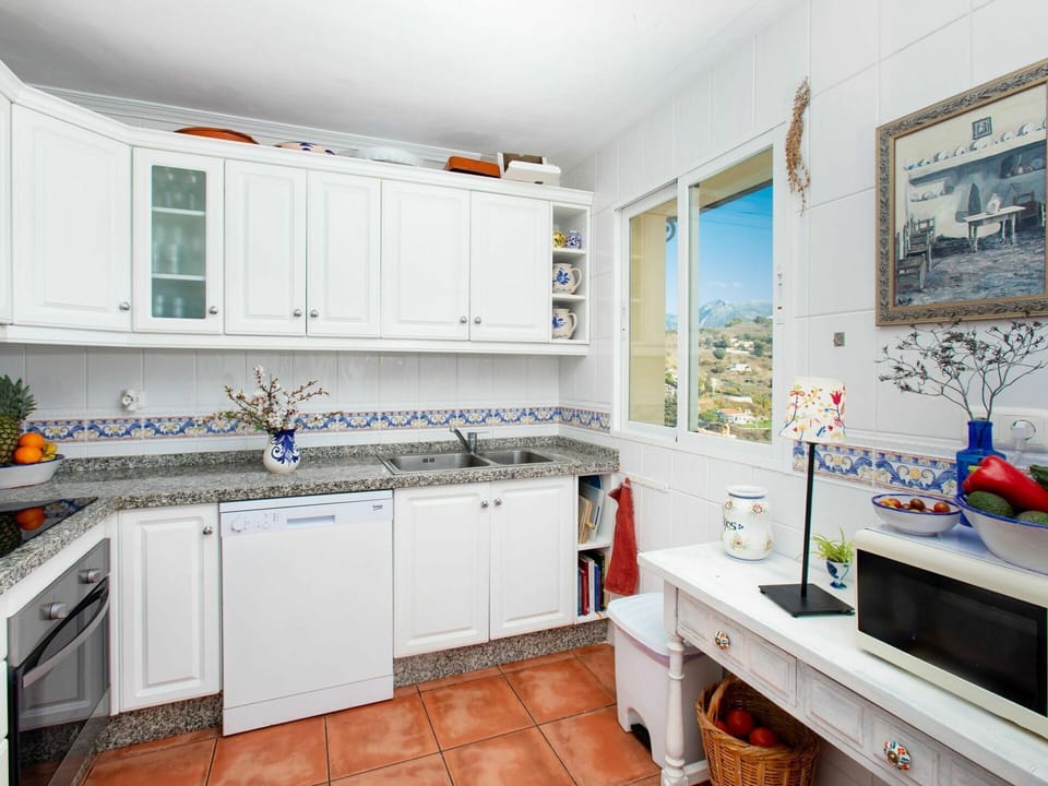 Cabinetry, Countertop, Property, Window, Sink, Kitchen Stove, Product, Tap, Building, Kitchen Appliance