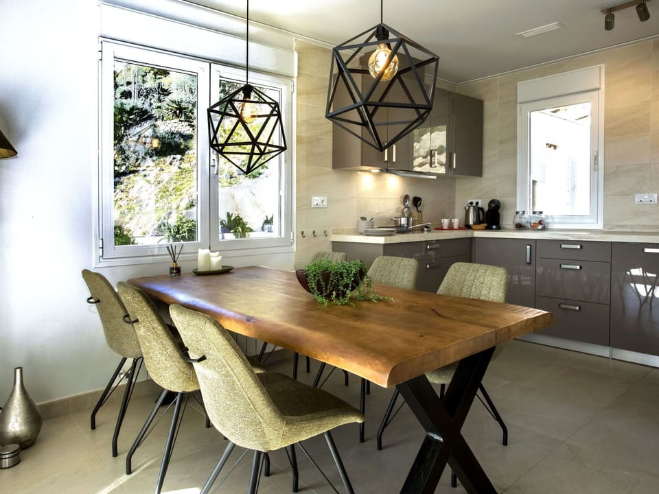 Table, Furniture, Property, Chair, Wood, Interior Design, Architecture, Flooring, Floor, Plant