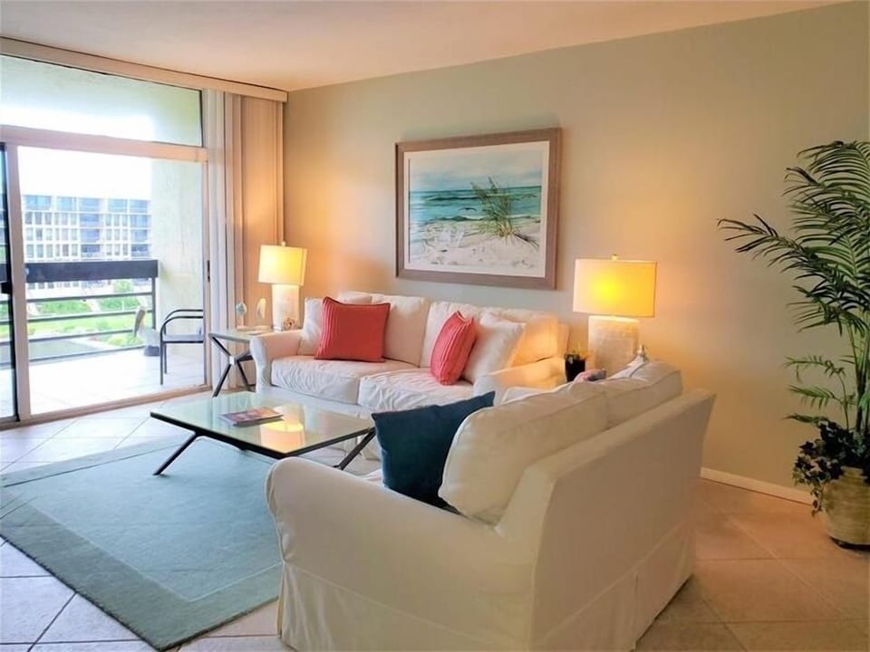 Beachplace 4-503 living area