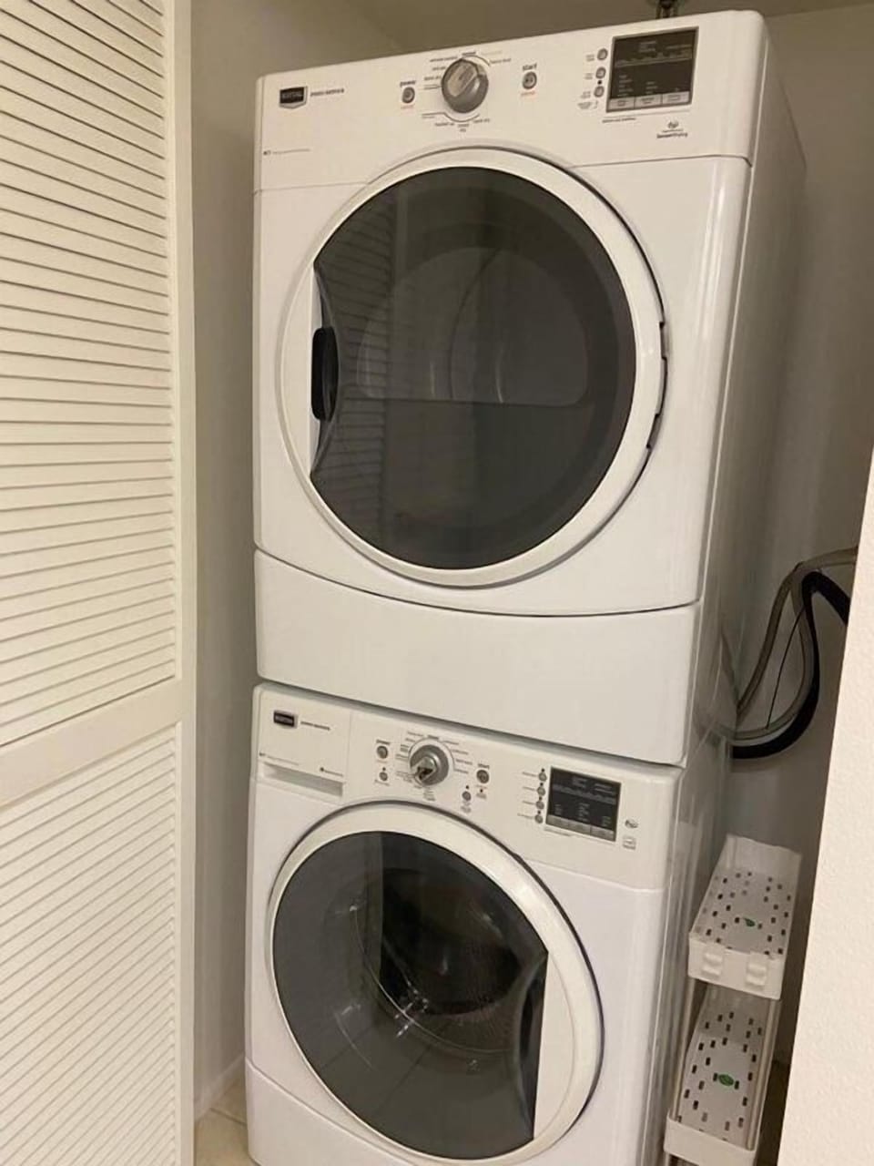 Beachplace 10 402 washer dryer