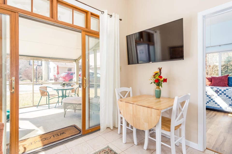 The Dining Area will accommodate 4 people with the chairs from the bedrooms