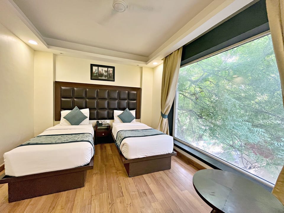 Deluxe Double or Twin Room | In-room safe, desk, iron/ironing board, rollaway beds