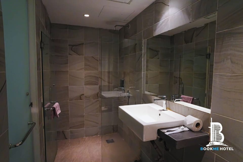 Free toiletries, hair dryer, bidet