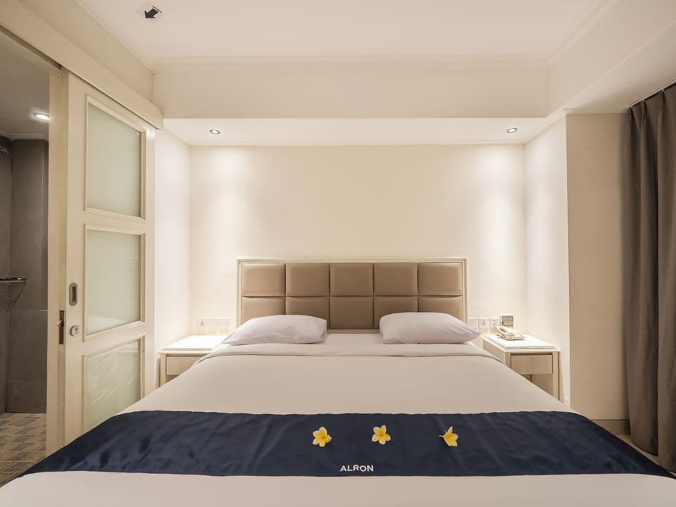 In-room safe, desk, soundproofing, iron/ironing board