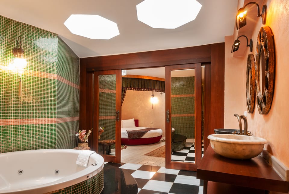 Deluxe Suite with Spa Bath | Bathroom | Separate tub and shower, jetted tub, rainfall showerhead