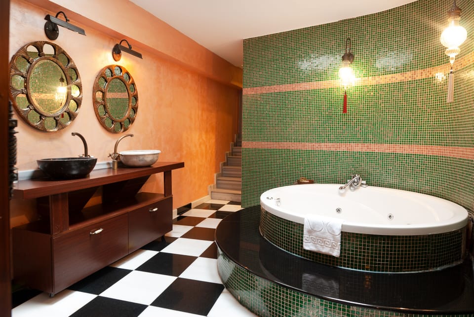Deluxe Suite with Spa Bath | Bathroom | Separate tub and shower, jetted tub, rainfall showerhead