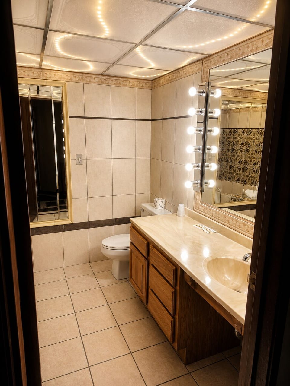 Chateau Royale Inn Hotel in Lake Geneva