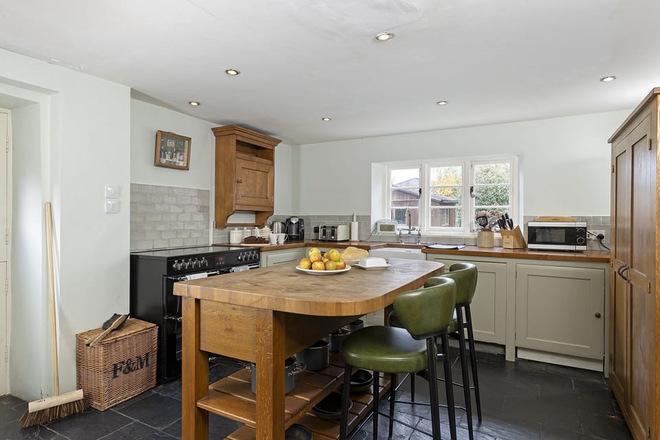Winterberry Cottage Kitchen - StayCotswold