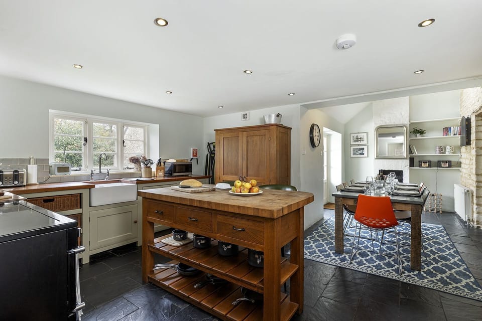 Winterberry Cottage Kitchen - StayCotswold