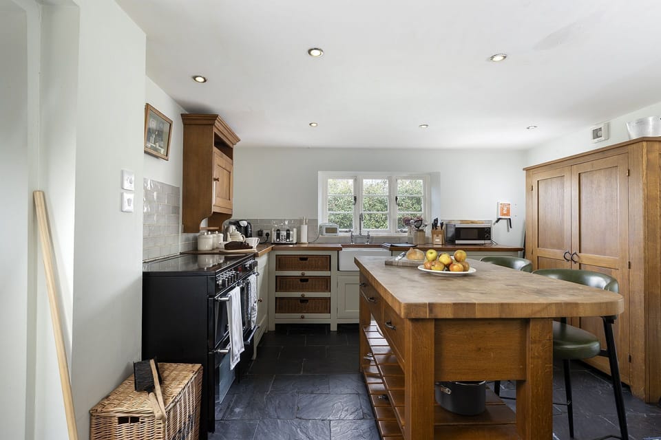 Winterberry Cottage Kitchen - StayCotswold