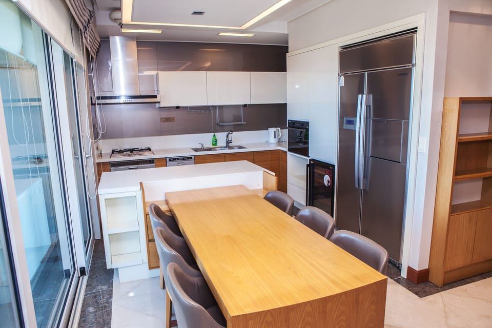 Flat-screen TV, heated floors