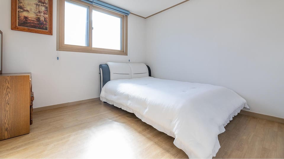 Basic Room, 3 Bedrooms (dokchae) | 3 bedrooms, free WiFi