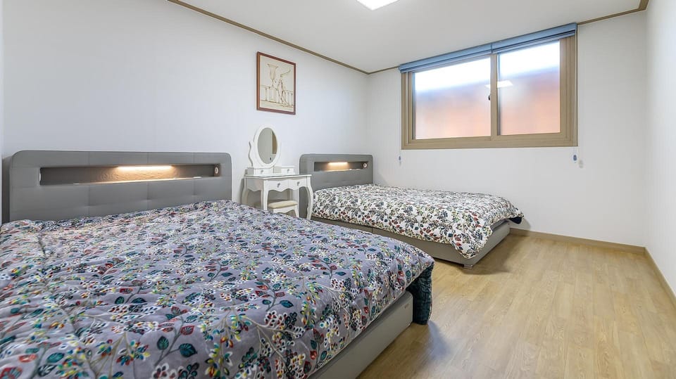 Basic Room, 3 Bedrooms (dokchae) | 3 bedrooms, free WiFi