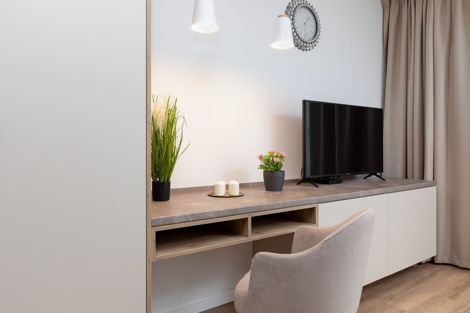 The living area's tasteful furnishings ensure a pleasant stay. 