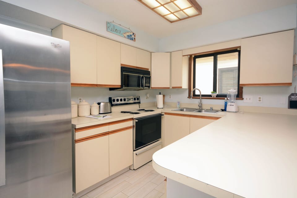 LOST COLONY III 335 - KITCHEN
