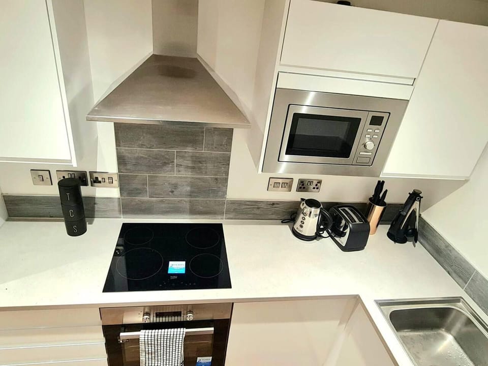 Apartment | Private kitchen | Fridge, microwave, oven, stovetop