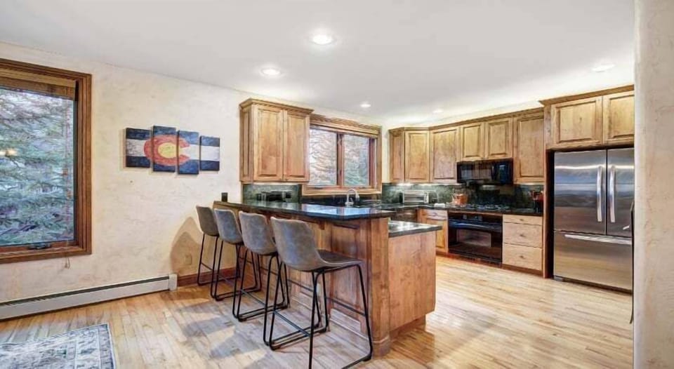 Townhome, 4 Bedrooms | Private kitchen | Fridge, oven, coffee/tea maker, toaster