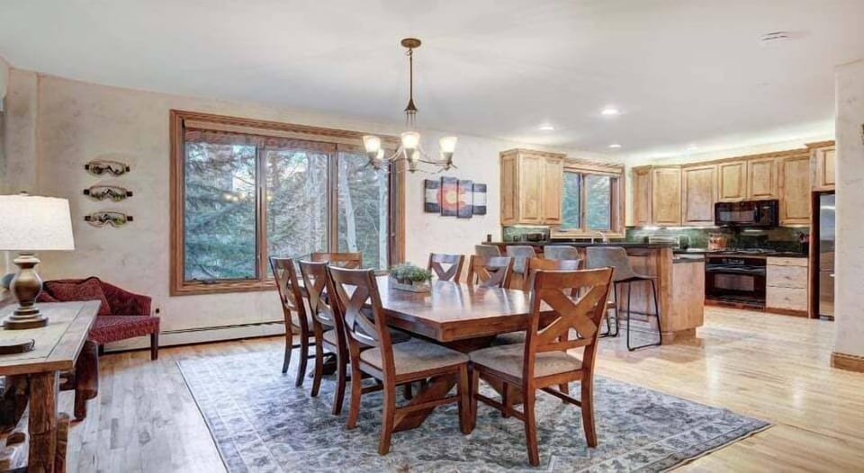 Townhome, 4 Bedrooms | Dining