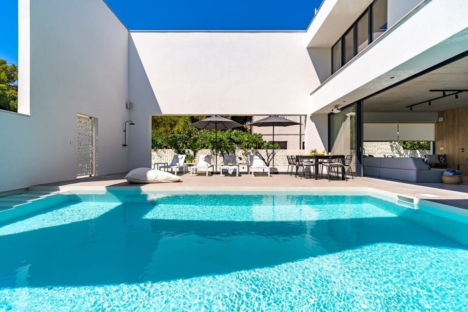 Contemporary Villa Altabianca with 34sqm heated pool, home office room, a Projector for outdoor cinema, a Finnish sauna room, only 500m from the Supetar center