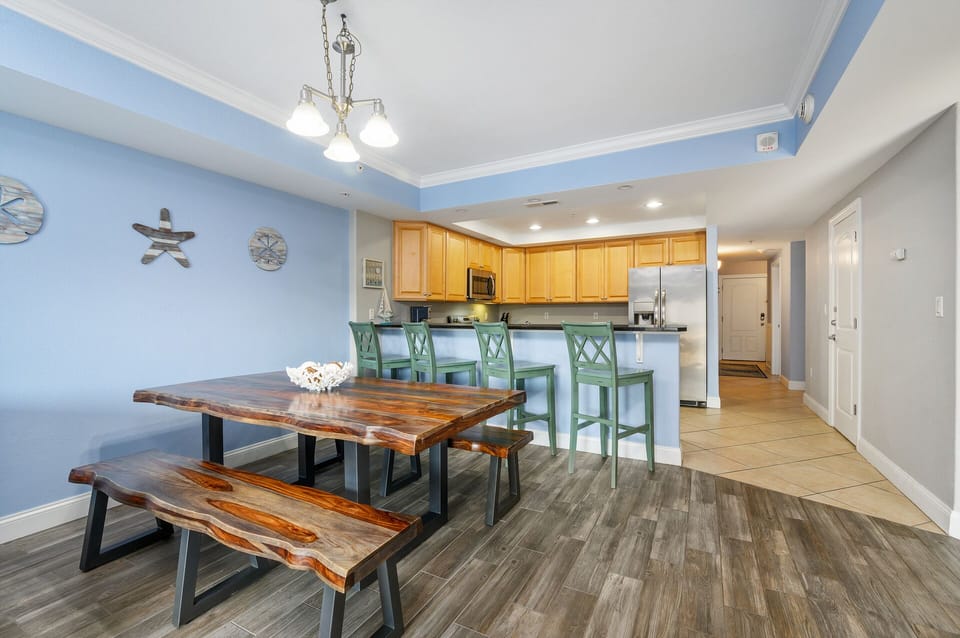 Grab a quick bite at the breakfast bar before heading out for another day of family fun!