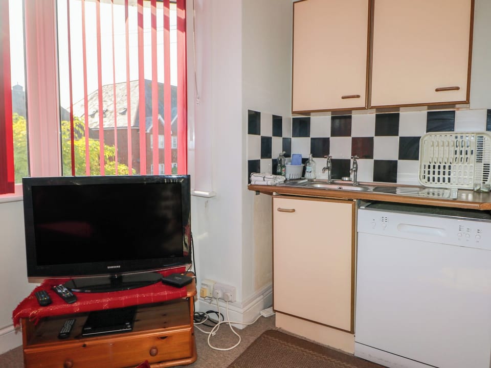 Cottage | Private kitchen | Fridge, microwave, dishwasher, electric kettle