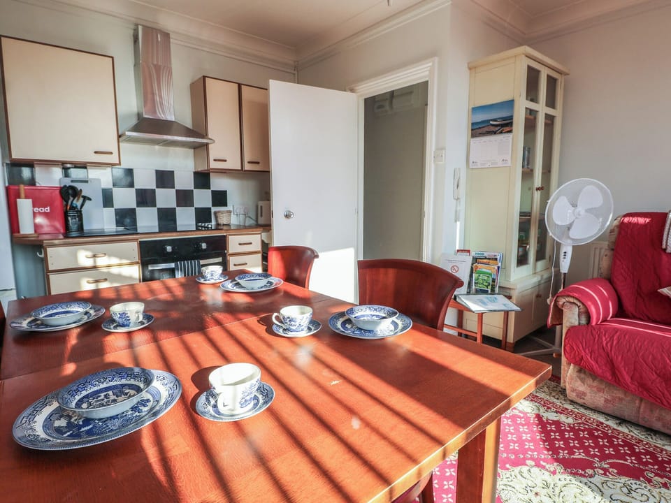 Cottage | Dining