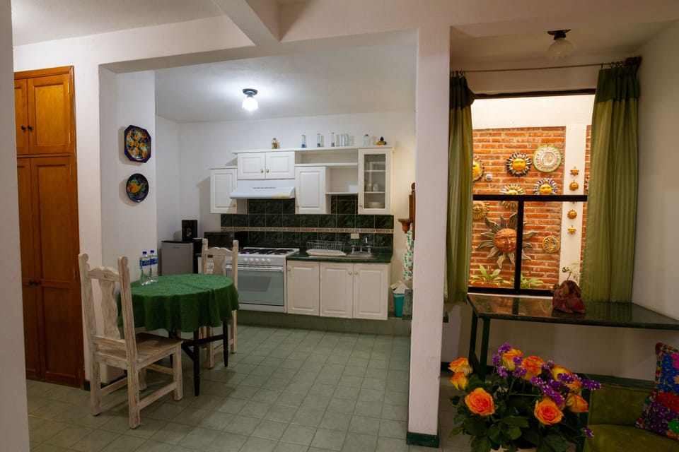 Standard Room, 1 King Bed, Kitchen, Courtyard View | Private kitchen | Dining tables
