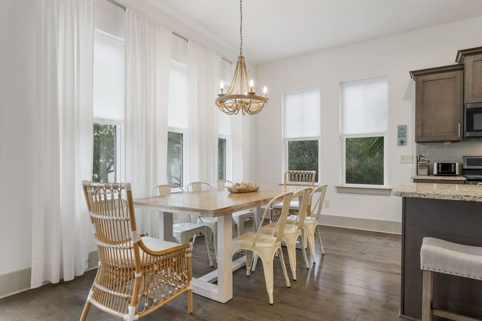 The dining table has seating for 8 with additional seating for 4 on the kitchen island.