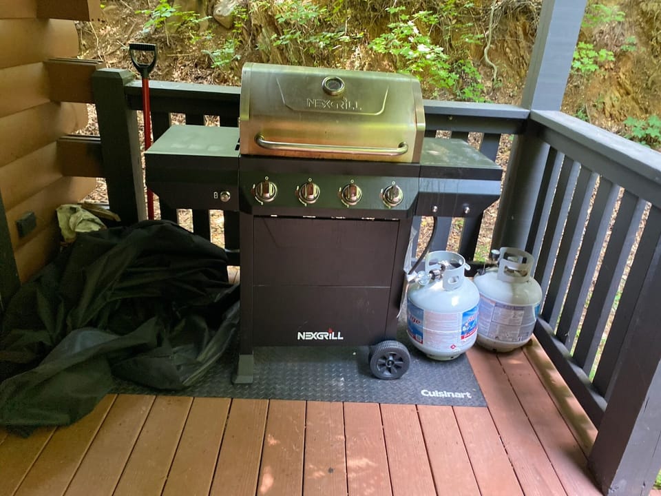 Fire up the propane grill and enjoy an easy cookout right on the deck—perfect for burgers, family favorites, and relaxed group dinners.