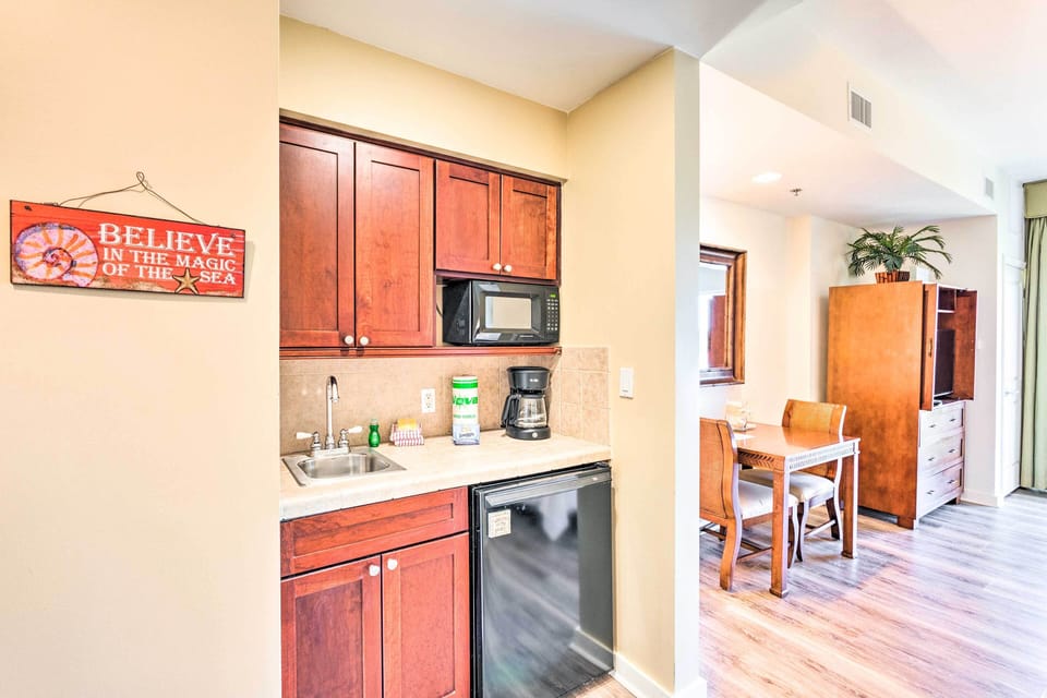 Kitchenette | Mini Fridge | Microwave Not Available