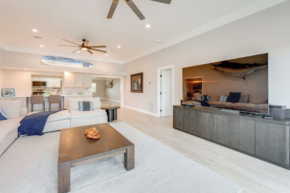 Living Room | Central A/C | Free WiFi