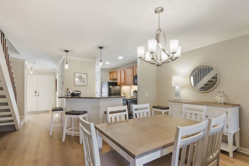 Dining room with seating for 6 and additional seating at bar