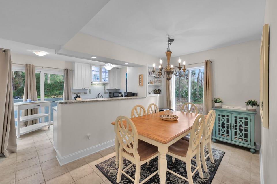 Dining table featuring 6 chairs