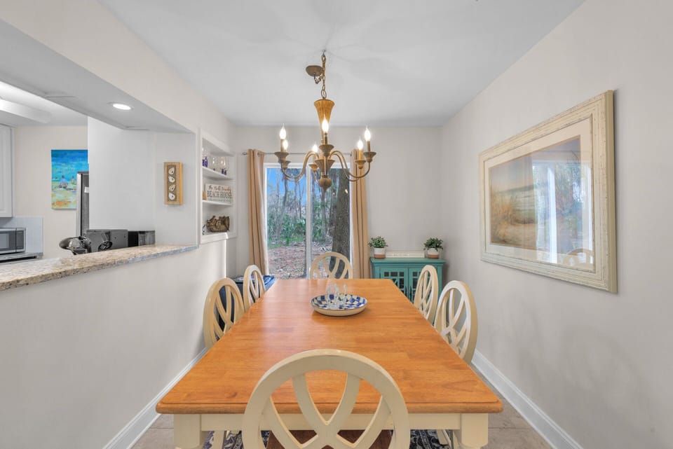 Dining table featuring 6 chairs