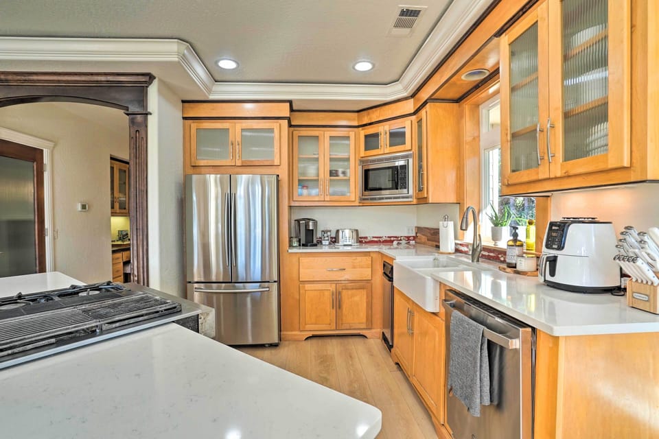 Kitchen | 1st Floor | Dishwasher | Keurig Coffee Maker | Cooking Basics