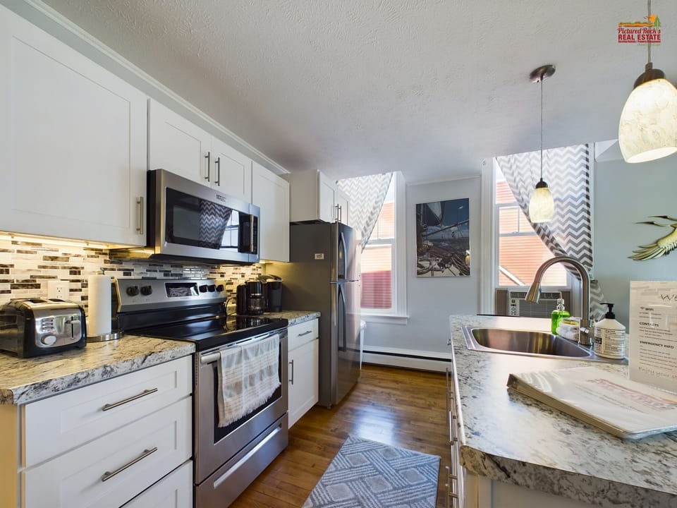 Full Kitchen