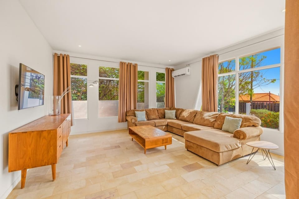 This king size bedroom is classy and sophisticated. The furniture and decors creates an earthy and natural atmosphere