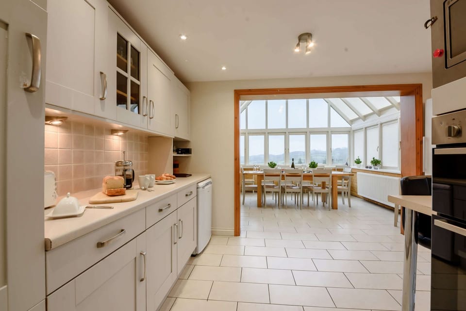 Landgate House Kitchen - StayCotswold