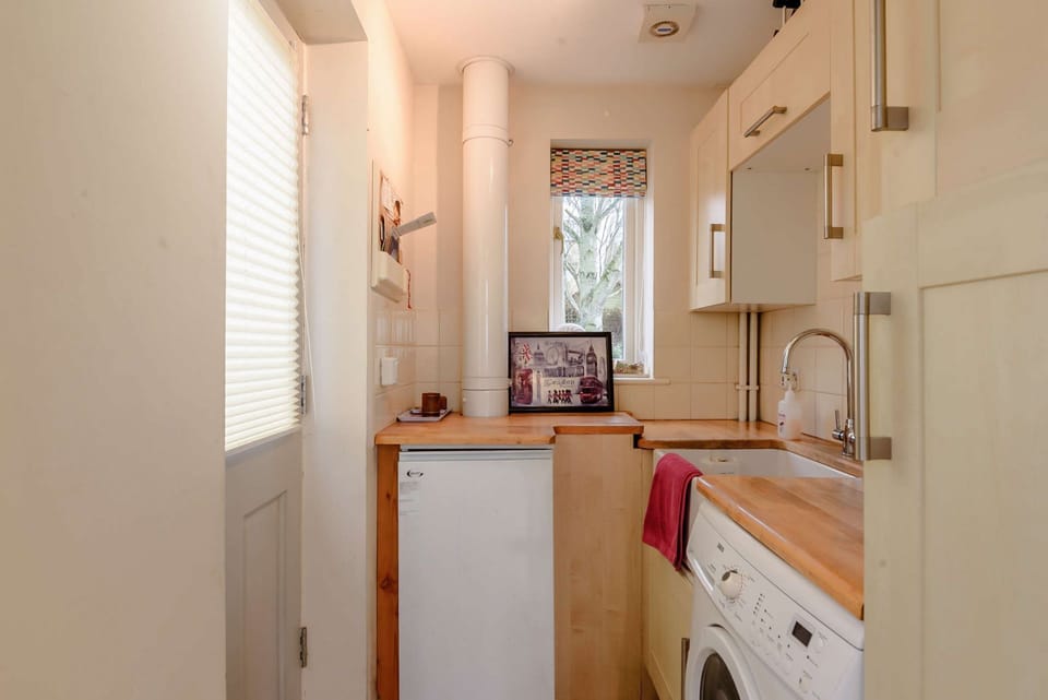 Landgate House Utility - StayCotswold
