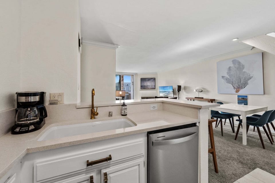 Enjoy a fully stocked kitchen for all your favorite vacation meals