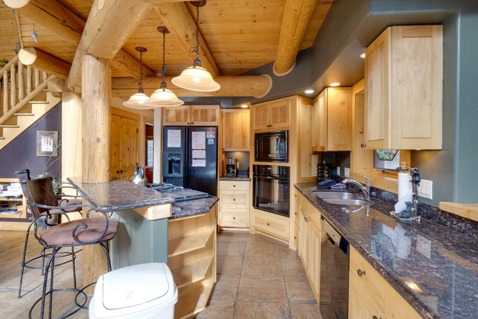 Fully Equipped Kitchen | Breakfast Bar | Drip Coffee Maker | Jenaire Gas Range