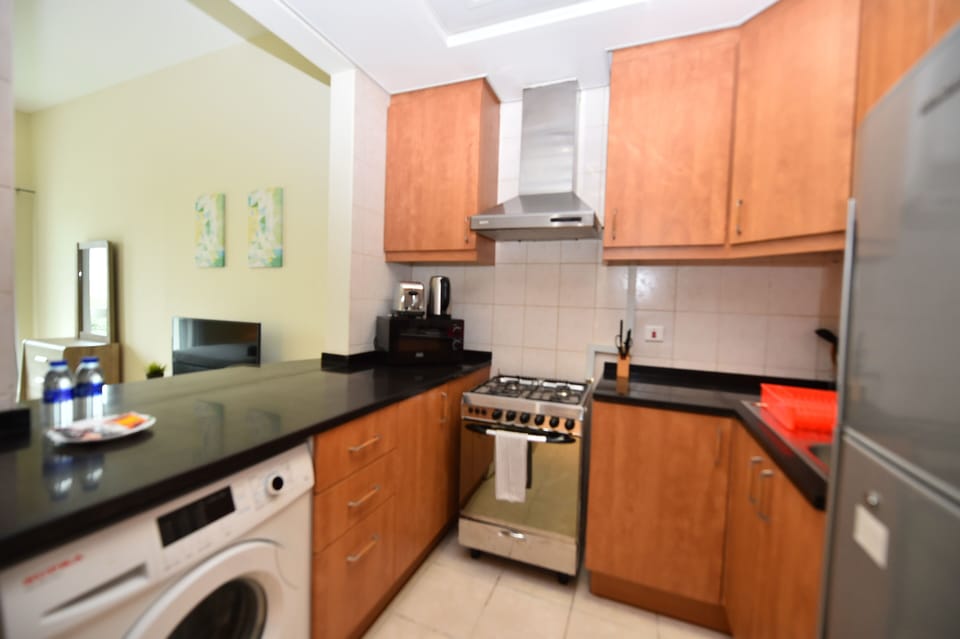 Studio | Private kitchen | Full-size fridge, microwave, oven, stovetop