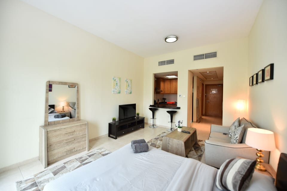 Studio | In-room safe, individually decorated, individually furnished, desk