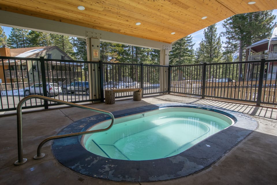 Communal Pool - Summer Months Only