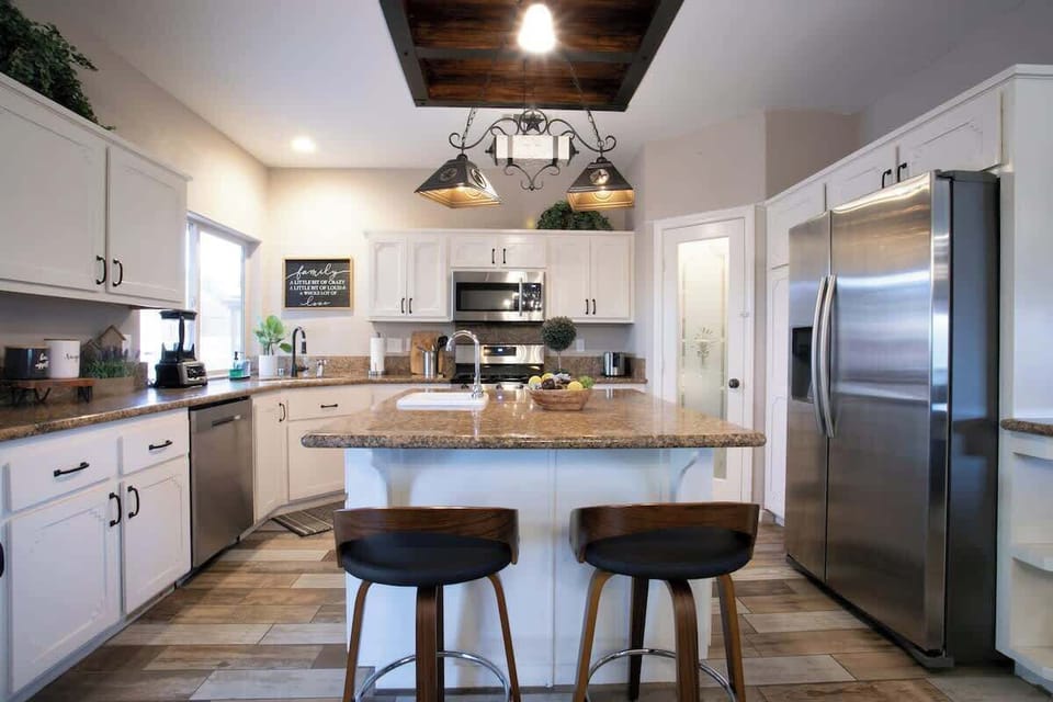Whether you sip your favorite coffee or drink an ice-cold drink, this is the best spot for you!
